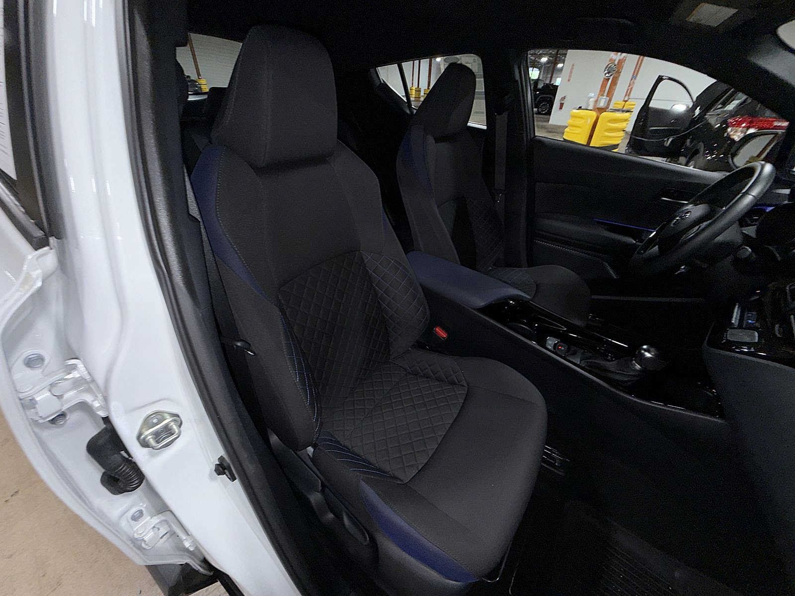 Used 2022 Toyota C-HR XLE FWD image 16