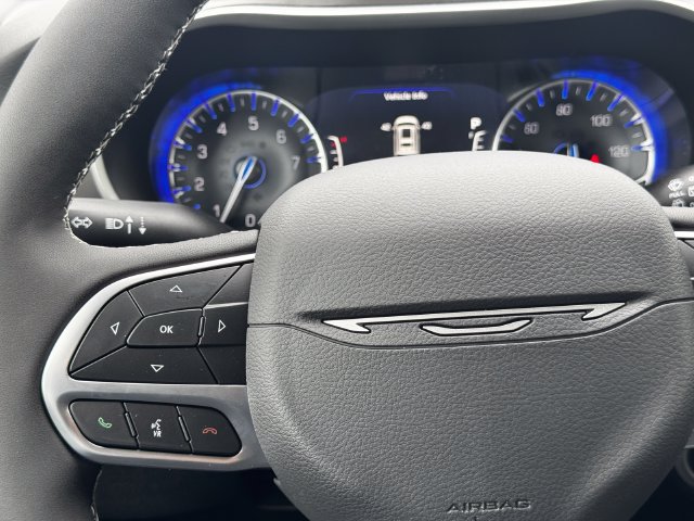 New 2027 Chrysler Pacifica Select FWD image 26
