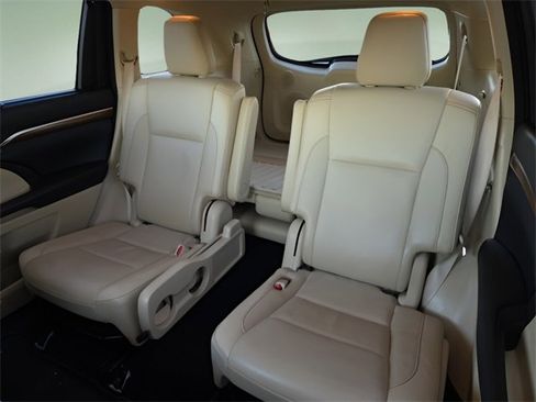 Used 2018 Toyota Highlander Limited Platinum image 13