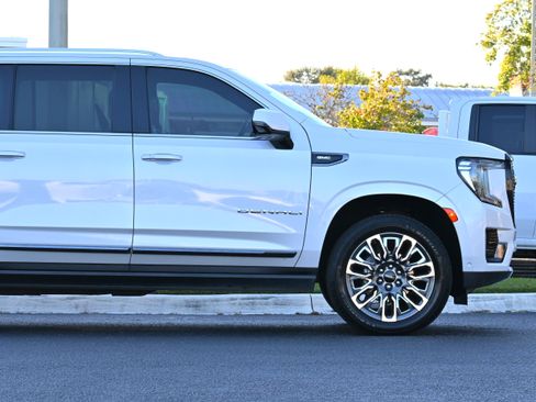 Used 2023 GMC Yukon XL Denali Ultimate image 6