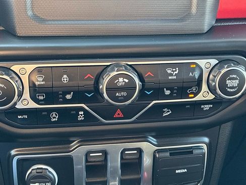 Used 2020 Jeep Wrangler Rubicon w/ Cold Weather Group AWD/4WD image 28