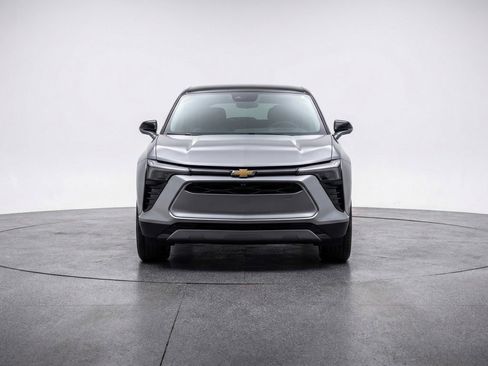 Used 2025 Chevrolet Blazer LT image 2