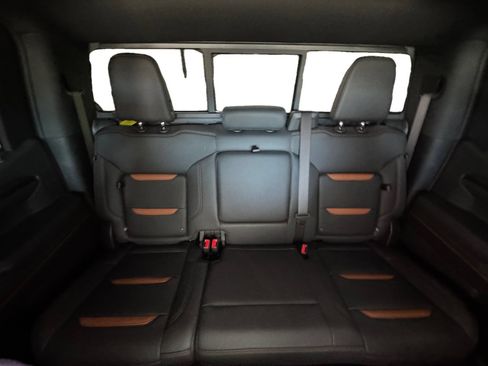 Used 2025 GMC Sierra 1500 AT4 w/ AT4 Premium Package AWD/4WD image 18