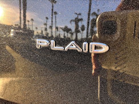 Used 2022 Tesla Model S Plaid image 8