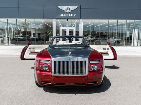 Used 2010 Rolls-Royce Phantom Drophead Coupe image 24
