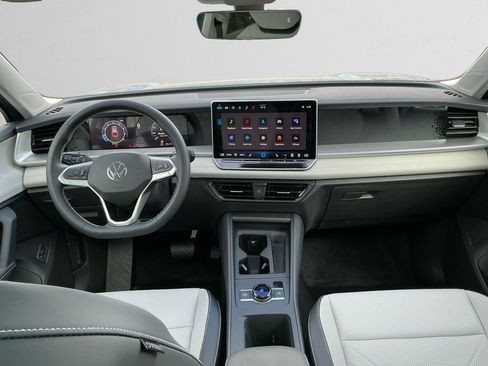 New 2025 Volkswagen Tiguan SE image 10