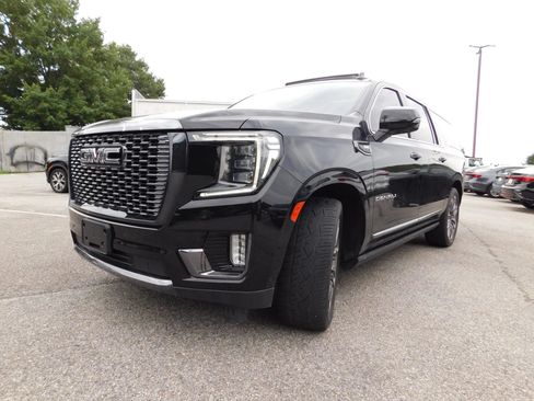 Used 2023 GMC Yukon XL Denali Ultimate AWD/4WD image 4