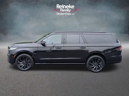 Used 2025 Lincoln Navigator L Reserve AWD/4WD image 9