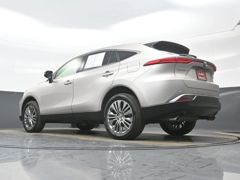 Used 2022 Toyota Venza Limited w/ Advanced Technology Package image 32