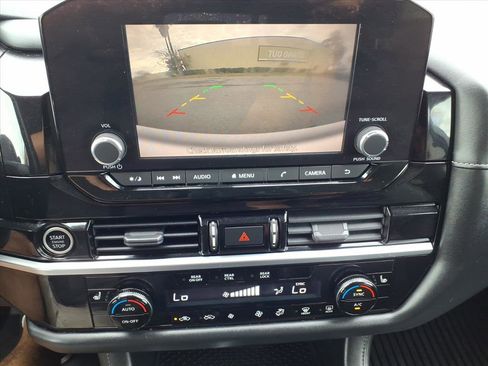 Used 2022 Nissan Pathfinder SV image 13