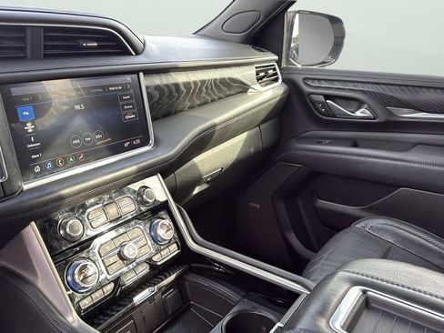 Used 2021 GMC Yukon XL Denali image 20
