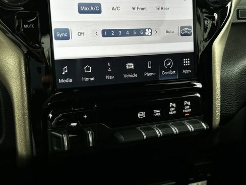 Used 2024 RAM 2500 Laramie w/ Safety Group AWD/4WD image 21