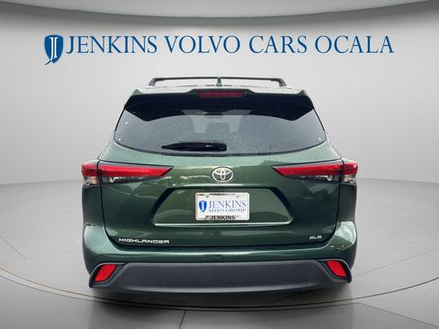 Used 2023 Toyota Highlander XLE FWD image 4