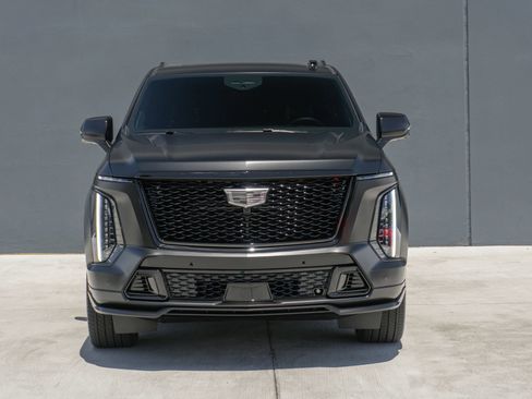 Used 2026 Cadillac Escalade V AWD/4WD image 4