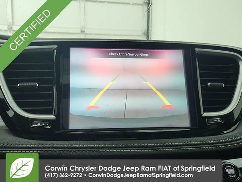 Certified 2025 Chrysler Pacifica Limited FWD image 24