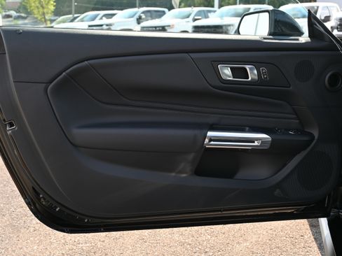 Used 2025 Ford Mustang GT Premium image 32