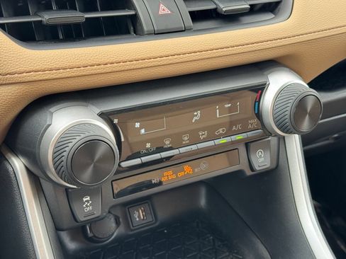 Certified 2023 Toyota RAV4 LE AWD/4WD image 23