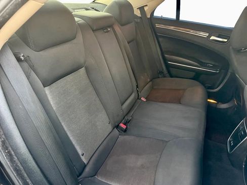 Used 2018 Chrysler 300 Touring w/ Chrome Appearance Package image 20