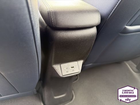 Used 2022 Chevrolet Bolt EUV LT w/ Convenience Package image 13