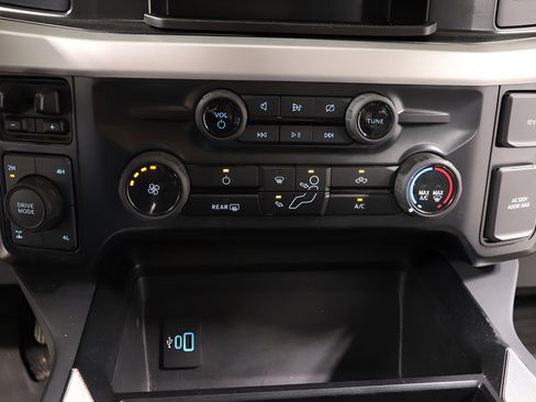 Used 2024 Ford F250 XLT AWD/4WD image 10