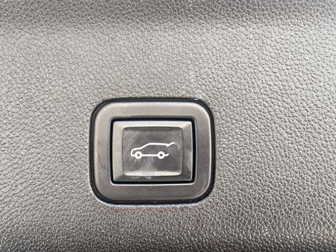 Used 2021 GMC Yukon XL Denali w/ Denali Premium Package AWD/4WD image 42
