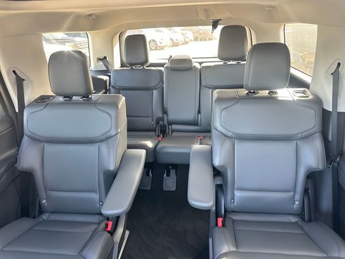 New 2025 Ford Expedition Active image 31