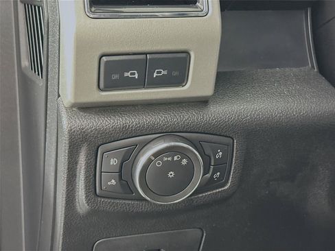 Used 2017 Ford F150 Lariat w/ Equipment Group 502A Luxury AWD/4WD image 14