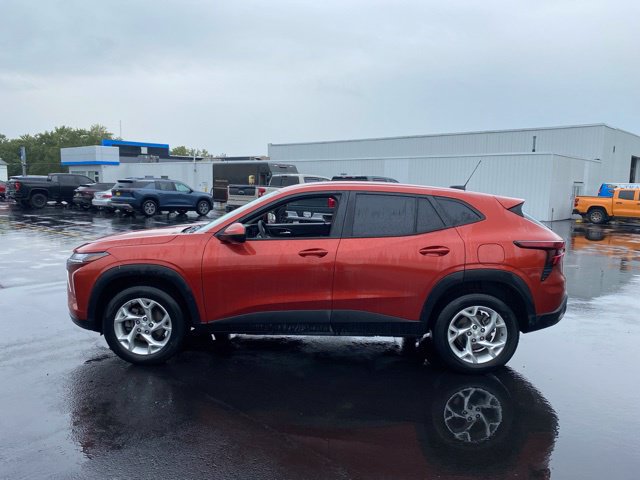 Used 2024 Chevrolet Trax LS w/ LS Convenience Package FWD image 19