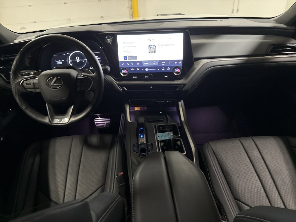 Used 2025 Lexus TX 500h AWD w/ Technology Package image 10