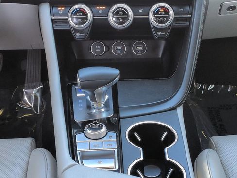 Used 2023 Genesis G70 2.0T image 18