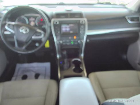 Used 2017 Toyota Camry SE FWD image 6