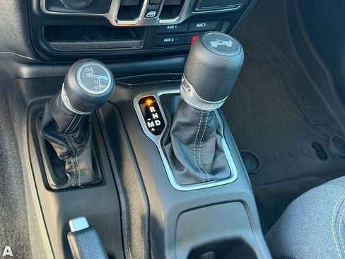 Used 2025 Jeep Wrangler Sport S image 28