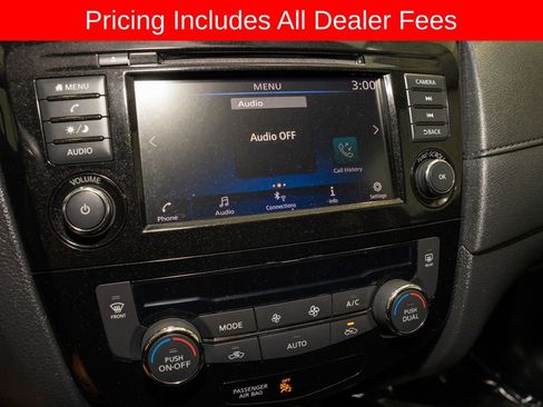 Used 2018 Nissan Rogue SV FWD image 12