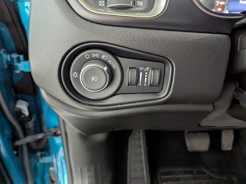 Certified 2022 Jeep Renegade Limited image 27