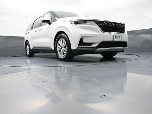 Certified 2024 Kia Carnival LX FWD image 27