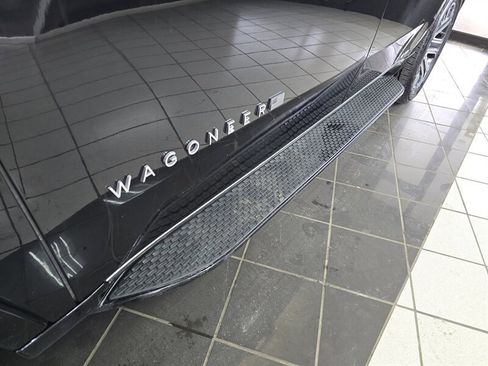 Used 2024 Jeep Wagoneer Series II w/ Flexible Seating Group image 39