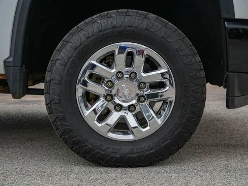 Used 2021 Chevrolet Silverado 2500 Custom w/ Custom Value Package image 5