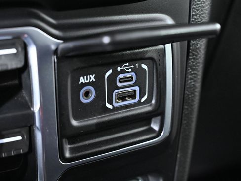 Used 2020 Jeep Wrangler Unlimited Sahara AWD/4WD image 18