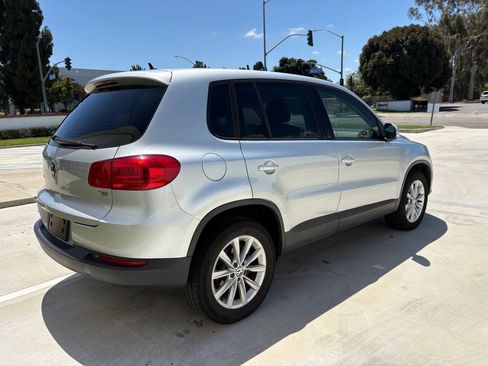 Used 2017 Volkswagen Tiguan Limited w/ Alloy Wheels Package FWD image 4