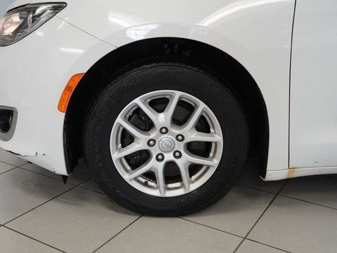 Used 2017 Chrysler Pacifica Touring Plus image 19