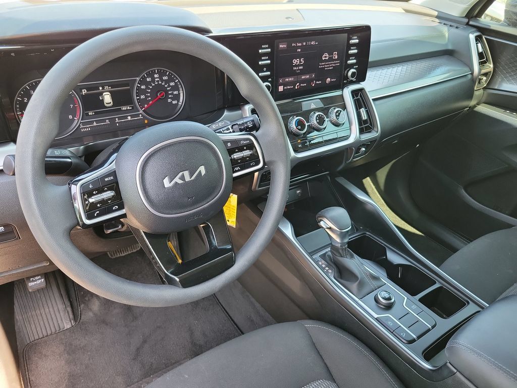 Used 2023 Kia Sorento LX FWD image 14