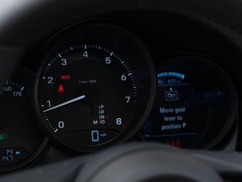 Certified 2025 Porsche Macan AWD/4WD image 23