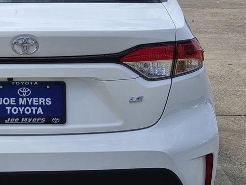Used 2025 Toyota Corolla LE FWD image 9