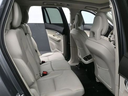 Used 2020 Volvo XC90 T6 Momentum w/ Protection Package image 24