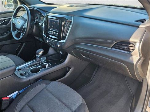 Used 2023 Chevrolet Traverse LT FWD image 21