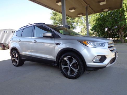 Used 2018 Ford Escape SEL w/ Ford Safe & Smart Package AWD/4WD image 3