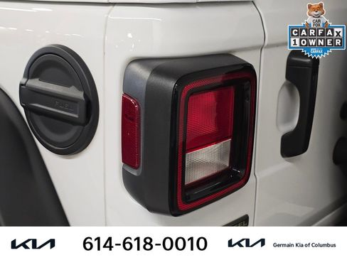 Used 2022 Jeep Wrangler Unlimited Rubicon w/ Cold Weather Group AWD/4WD image 16