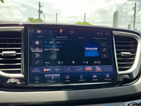 Used 2025 Chrysler Pacifica Select FWD image 27