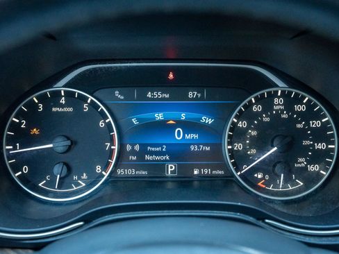 Used 2017 Nissan Maxima Platinum FWD image 28