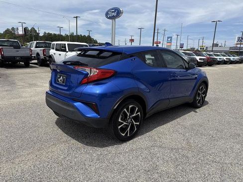 Used 2022 Toyota C-HR FWD image 3